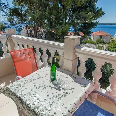 Apartment Ljiljana *